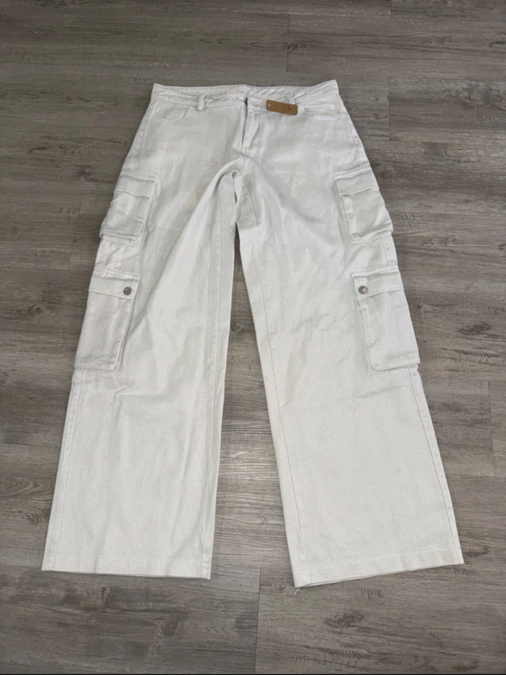 Wide-Leg White Cargo Jeans for Women - Flared Utility Style